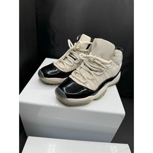 Nike Air Jordan 11s Retro - White and Black - Size 6 Youth - Authentic - Picture 2 of 10
